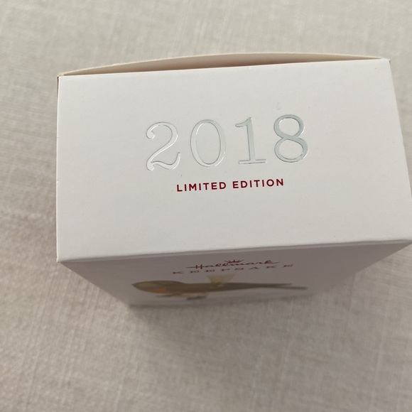 Hallmark The Beauty of Birds Series. 2018 Lady Robin Limited Edition. New in Box - Picture 2 of 3